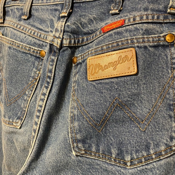 Vintage Wrangler High Waisted Mom Jeans - Picture 4 of 6